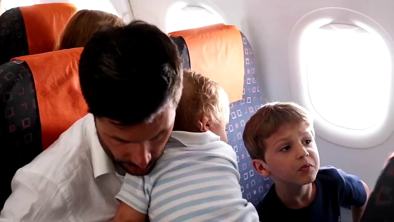 Flight Attendants Really Don’t Want Kids on Their Parents Laps Anymore Because of Safety Concerns