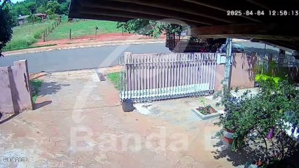 Mulher suspeita de agredir e roubar R$ 25 mil de idoso é presa; veículo utilizado no crime foi recuperado