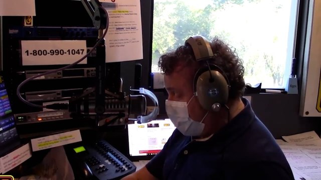 What does Roxanne's future husband look like according to a psychic?