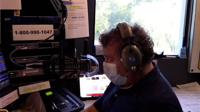 What does Roxanne's future husband look like according to a psychic?