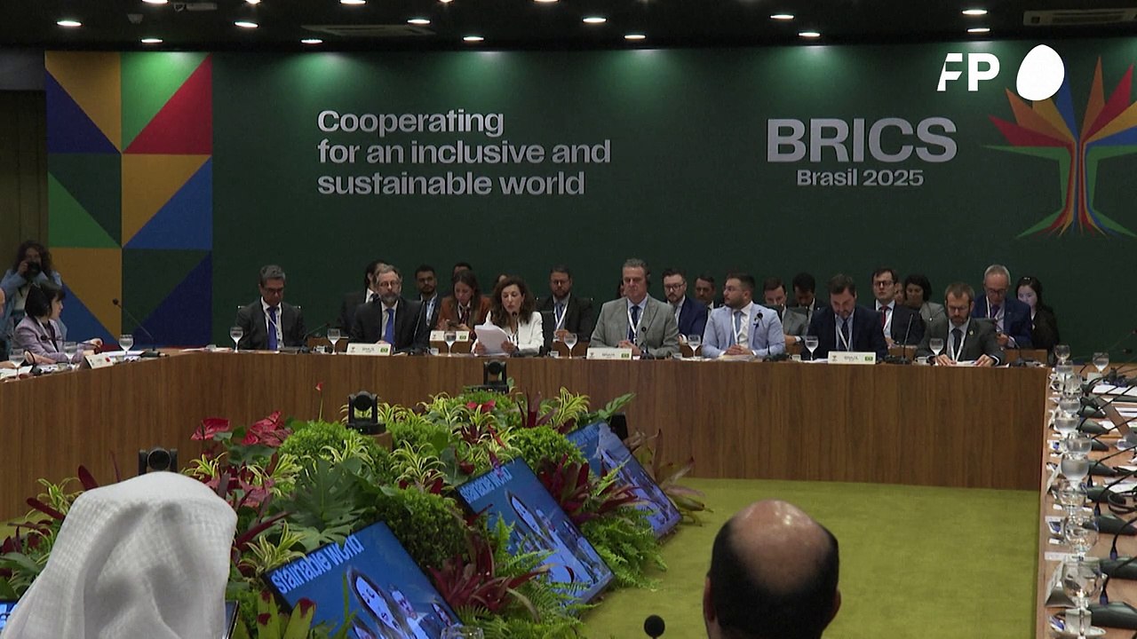 Tarifas dos EUA vão 'fortalecer' os Brics, diz ministro da agricultura