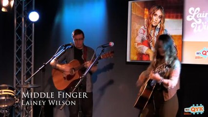 Lainey Wilson - Middle Finger