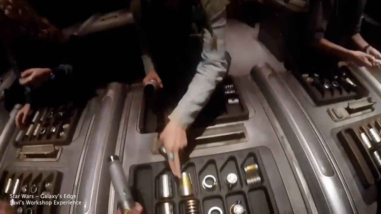 Star Wars Galaxy's Edge Savi's Workshop Experience