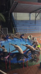 Este grupo de remeros entrena en seco y el resultado es simplemente hipnótico