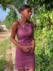 Hija le coge el dinero a su madre para comprar ropa