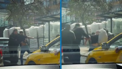 Sürücülerin yumruklu kavgası kamerada