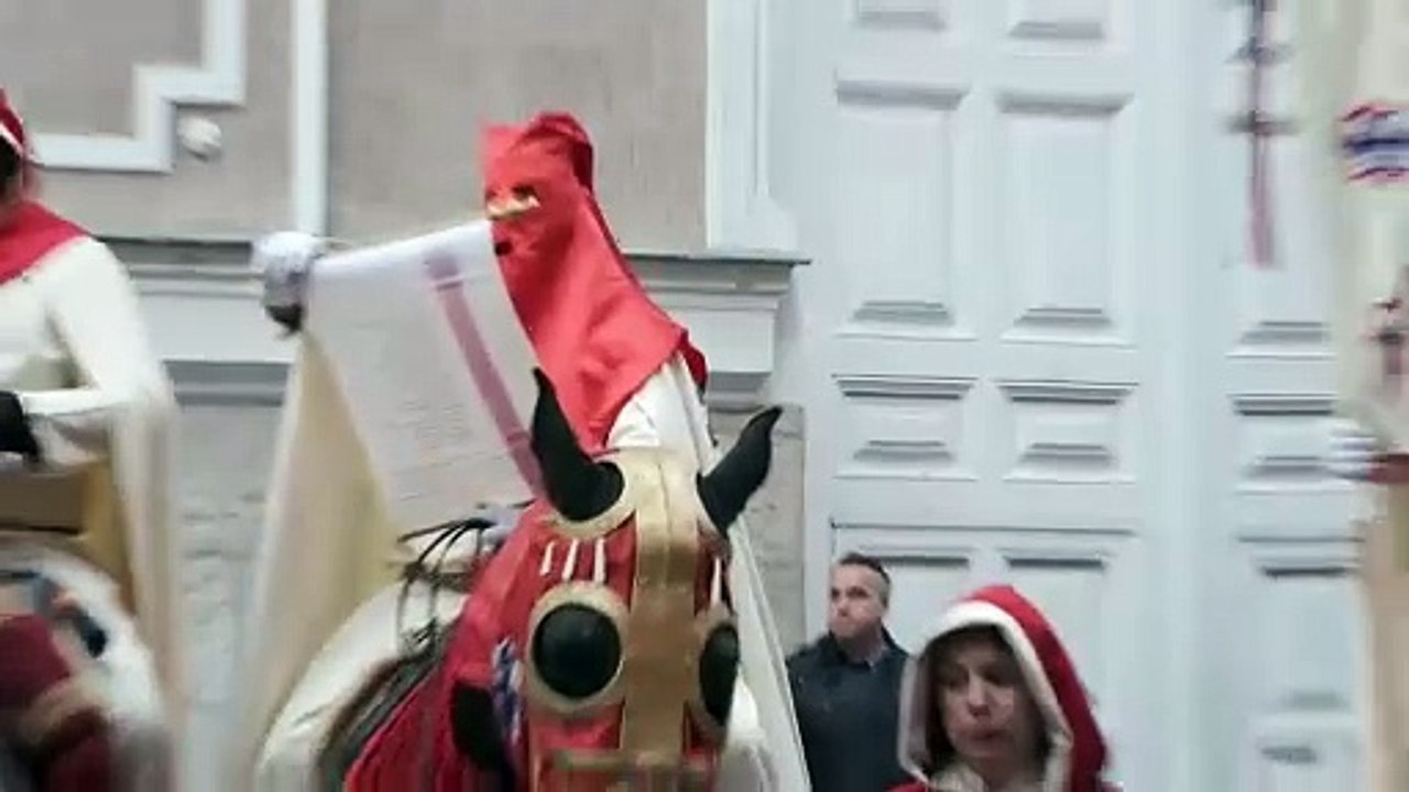 Valladolid amanece con la llamada a caballo del Pregón de las Siete Palabras