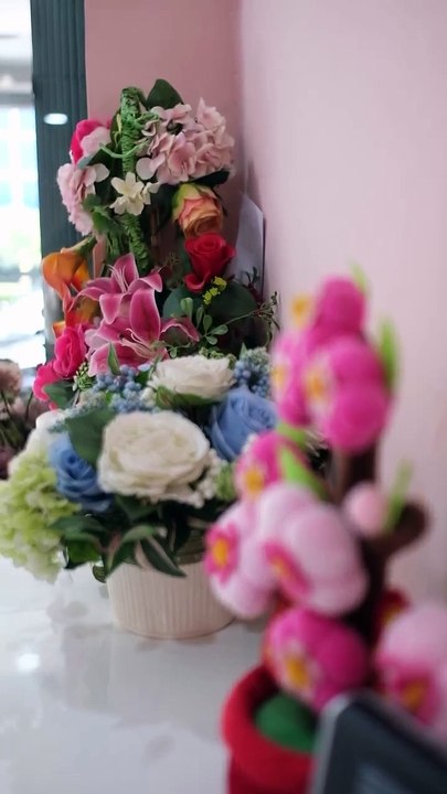 Minda.Aku baru aja sulam alis di @brow_byterevei by @miss_veii dan suka banget sama hasilnya k...w_byterevei ga hanya ada sulam alis, tapi ada sulam bibir, eyelash extension dan nail art  .@brow_byterevei Jl Boulevard R