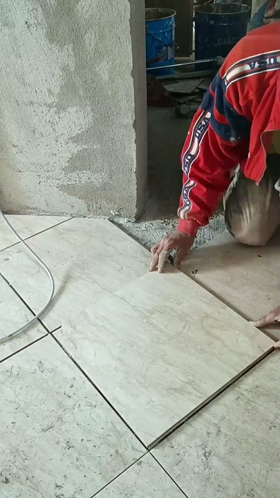 How to use a laser level to cut ceramic tiles with professional precision