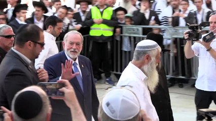 Novo embaixador americano em Israel deixa mensagem de Trump no Muro das Lamentações