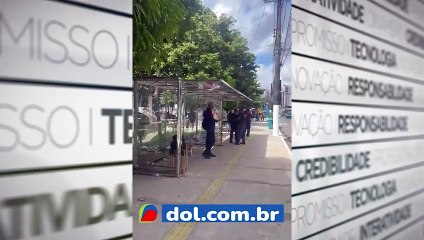 Filas praticamente zeradas e com ônibus em espera por passageiros