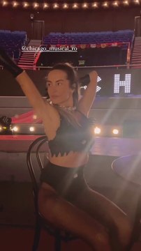 Flavia Mihasan - 03-05.04.2024 \ Repetiții Chicago, Circul Metropolitan București. \ În sufragerie, la oglindă. Cadouri.