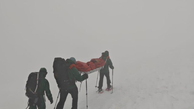 Rescate de varios montañeros en Gredos tras quedar atrapados por las inclemencias meteorológicas y una urgencia médica