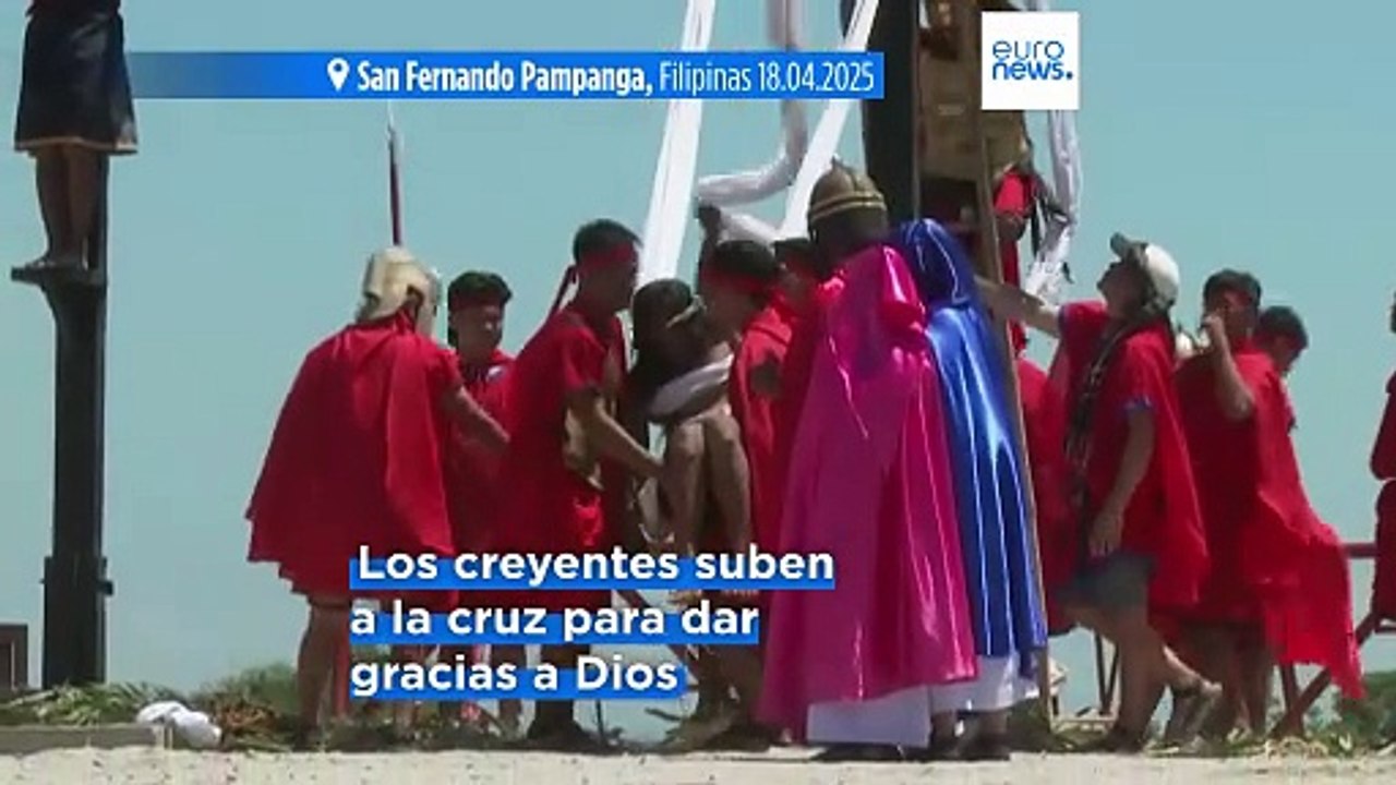 Los cristianos participan en las procesiones del Viernes Santo para conmemorar la crucifixión de Cristo