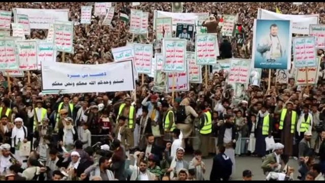 Yemen, migliaia in piazza a Sanaa con gli Houthi e contro i raid Usa