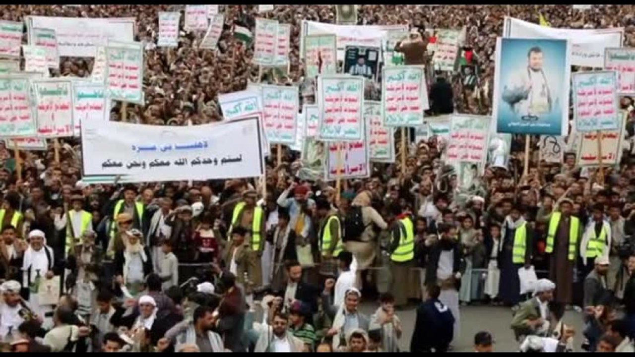 Yemen, migliaia in piazza a Sanaa con gli Houthi e contro i raid Usa