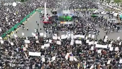 Yemen, mega-manifestazione Houthi contro gli Usa e in sostegno a Gaza