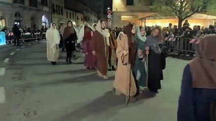 La Via Crucis di Grassina, in provincia di Firenze: torna la tradizione, folla per la rappresentazione