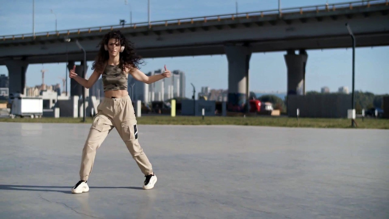 19)_Musique. Edison. Hip-hop et rap. Humeur. Optimiste. Artiste. Cxdy