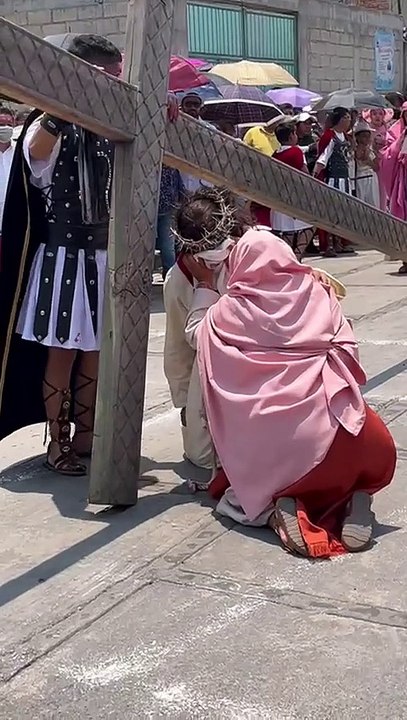 Viacrucis en Santa Ana Tlapaltitlán