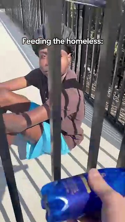 Feeding the homeless 😂_2