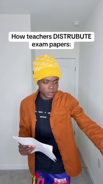 How teacher distribute 😂