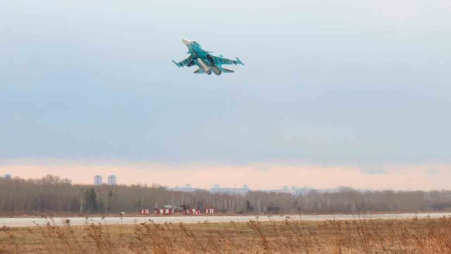 Video: La Russia riceve un nuovo lotto di caccia-bombardieri Su-34 pronti per il combattimento