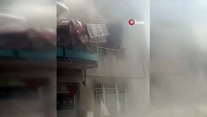 Bursa\'da 2 katlı bina alevlere teslim oldu