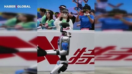 Çinli robotlar ilk kez yarı maratonda insanlarla koştu