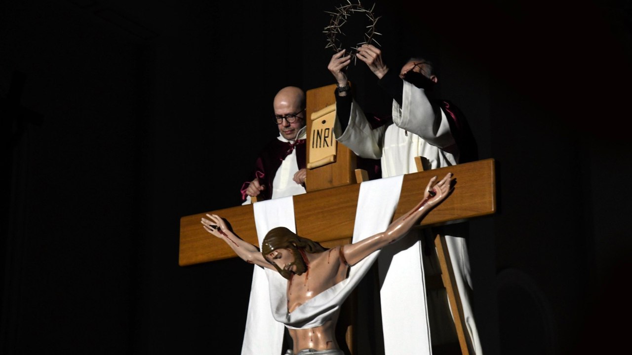 Settimana Santa, a Nuoro il rito suggestivo di "S'Iscravamentu"