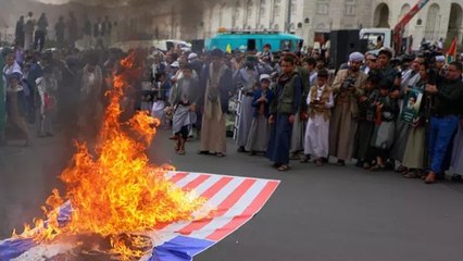 ABD ordusunun, Husi hedeflerine hava saldırısını Yemen’de binlerce kişi protesto etti