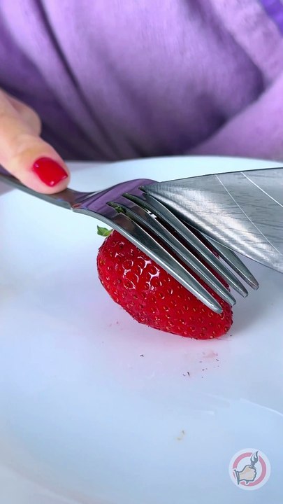 Strawberry Cutting Gadget put to the Test!🍓
