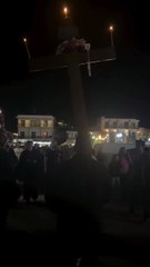 Χάρης Βαρθακούρης: Σήκωσε τον Σταυρό στην περιφορά του Επιταφίου – Η ανάρτηση της Αντελίνας!