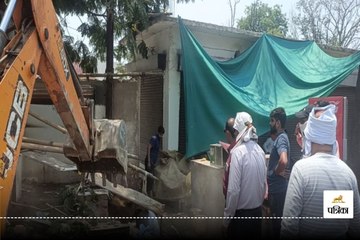 50 दुकानों पर चला बुलडोजर