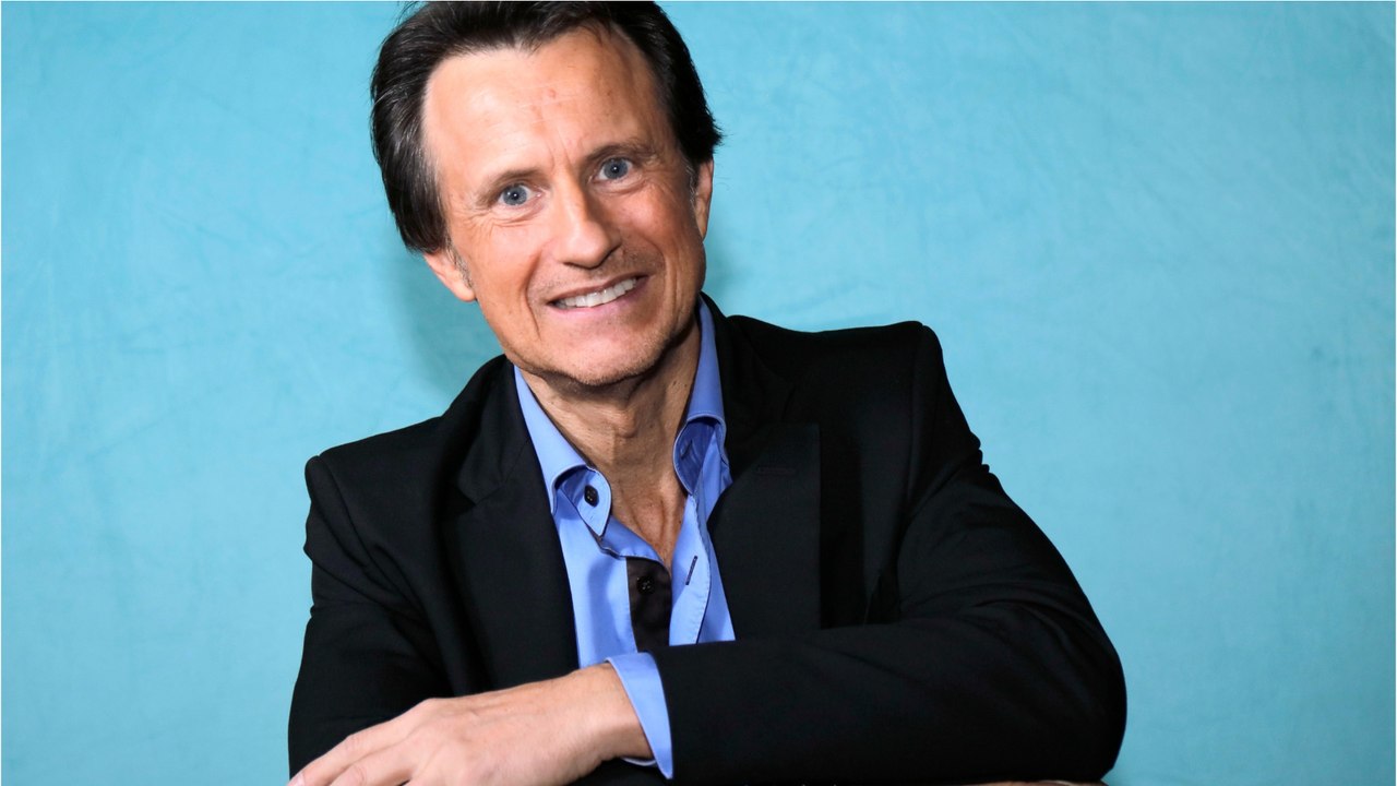 GALA VIDEO - Philippe Bouvard affaibli à 95 ans : son ami Vincent Perrot donne des nouvelles de sa santé