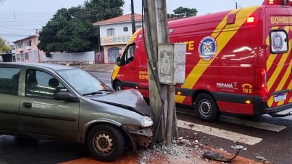 Poste resiste, Corsa desiste: colisão vira caso de Siate no bairro São Cristóvão