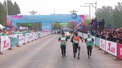 세계 첫 로봇 하프 마라톤...우승 기록 '2시간 40분' / YTN