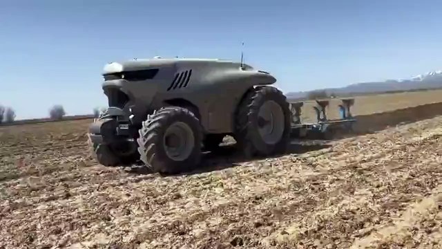 Ce tracteur électrique se conduit tout seul...