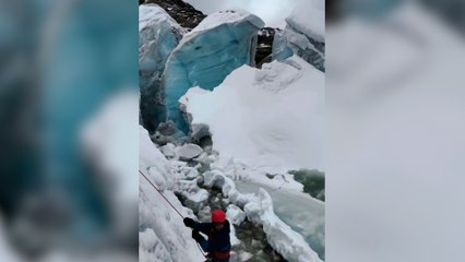 Un glacier se disloque sous les yeux d'alpinistes
