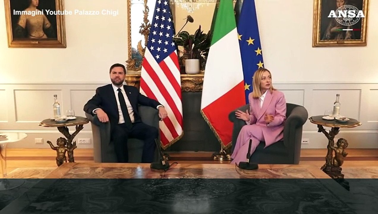 Meloni lo introduce in italiano, Vance: "Anche mi avesse detto scemo, suonerebbe bene"