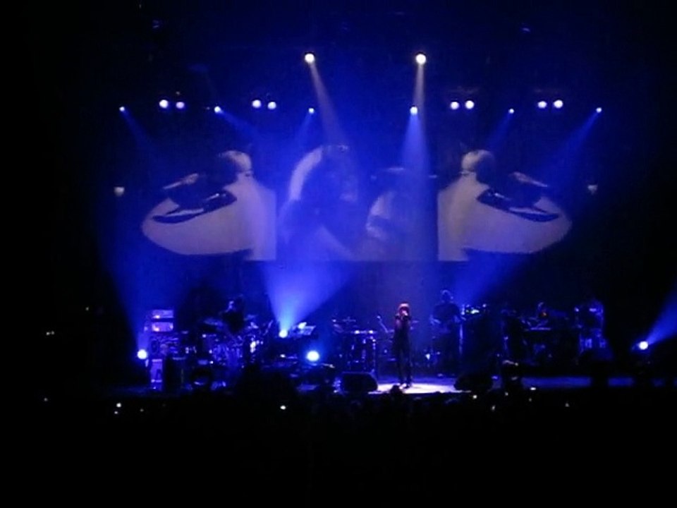 Portishead - Roads (LIVE Paris Le Zénith 2008)