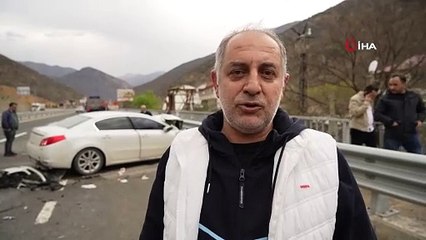Gümüşhane’de otomobil tıra çarptı: 2 kişi yaralandı