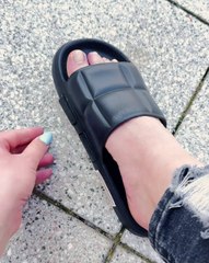 Who doesn't want slippers like this🤔🤣
