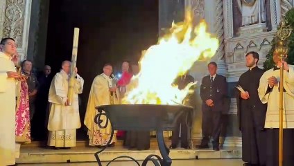 Firenze, la cerimonia di benedizione del cero pasquale
