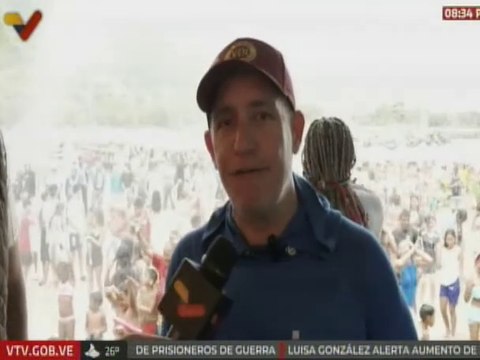 Turistas disfrutan de actividades recreativas y deportivas en las playas del estado La Guaira