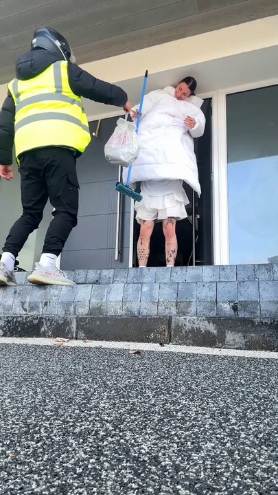 GIANT DELIVERY DRIVER PRANK!! #shorts