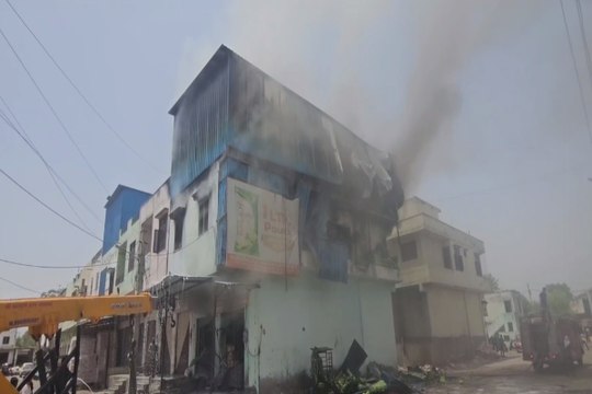 भीलवाड़ा के तेल गोदाम में लगी भीषण आग, मंडी में मची अफरा-तफरी, फायर ब्रिगेड की 5 गाड़ियों ने पाया काबू