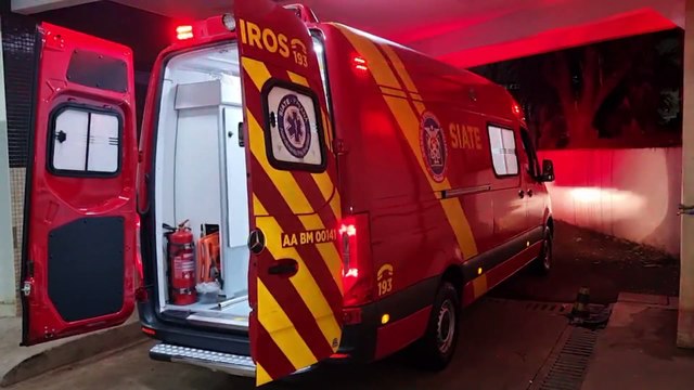 Acidente de moto deixa duas mulheres feridas no centro de Cascavel