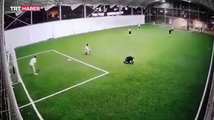 Halı sahada kalp krizi geçiren kişi hayatını kaybetti
