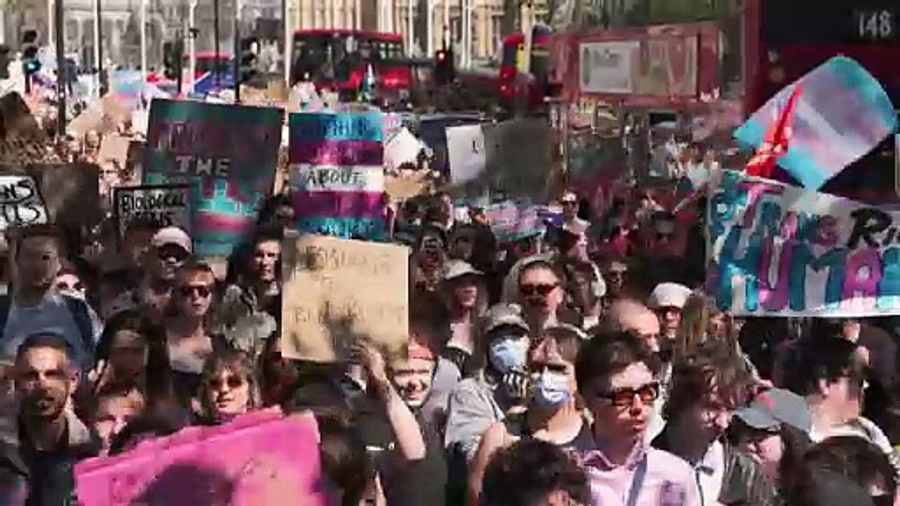 Briten demonstrieren für die Rechte von Transmenschen